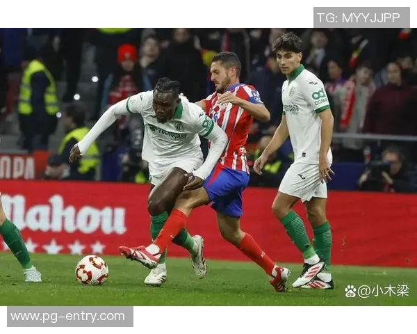 意甲激战：马竞狂胜曼联五球红牌争议引发全场热议与激情